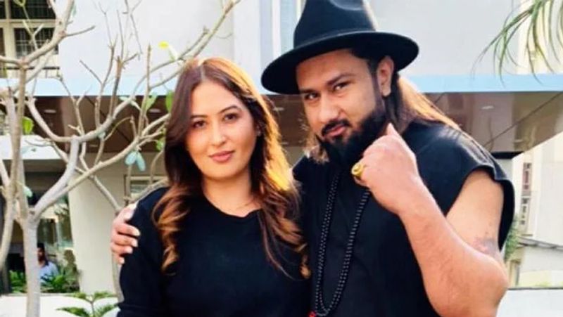 Honey Singh wife Shalini Talwar accuses her father in law for misbehaving with her
