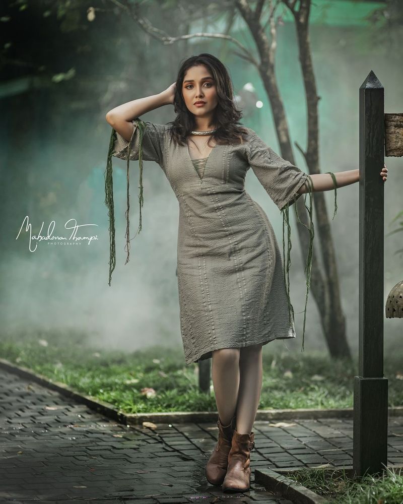 Actress Anikha surendran Latest Photos going viral