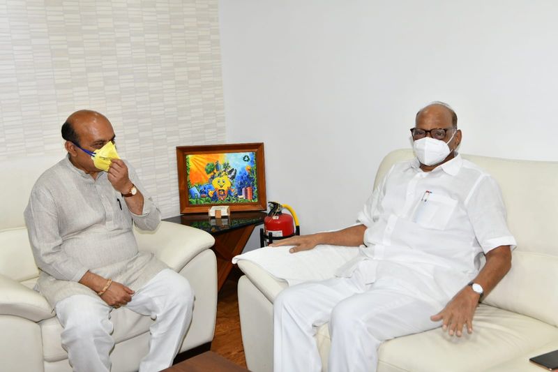 Former Union Minister Sharad Pawar Met Karnataka CM Basavaraj Bommai grg