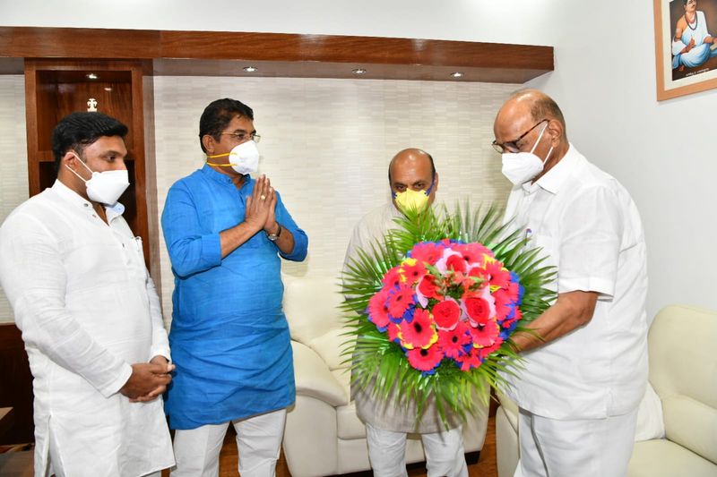 Former Union Minister Sharad Pawar Met Karnataka CM Basavaraj Bommai grg