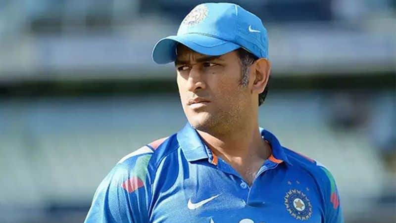 Actor Ambareesh handed 2 lakhs cheque to MS Dhoni in 2014 Sumalatha tweet goes viral vcs