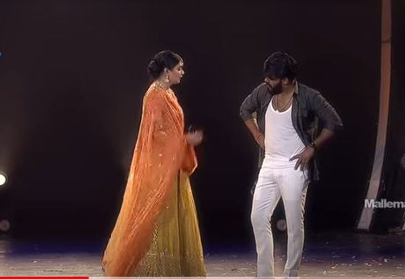 sudigali sudheer as rajinikanth and priyamani as ramya krishna hulchul in dhee show