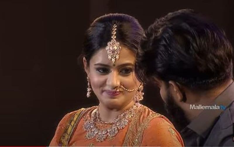 sudigali sudheer as rajinikanth and priyamani as ramya krishna hulchul in dhee show