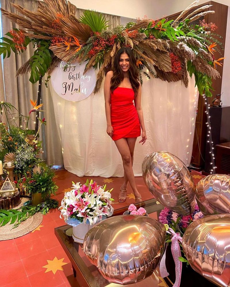 malavika mohanan birthday photos viral
