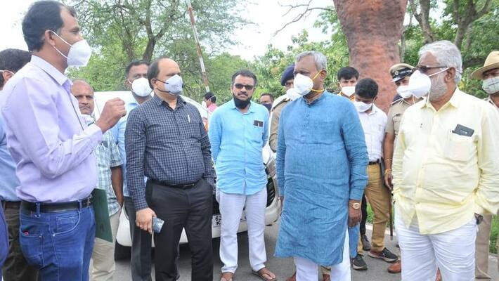 out of State Drives covid negative report mandatory Says Minister ST Somashekar rbj out of State Drives covid negative report mandatory Says Minister ST Somashekar rbj