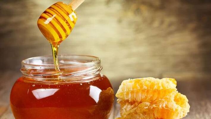 man arrested in uae for selling honey at public areas without licence man arrested in uae for selling honey at public areas without licence