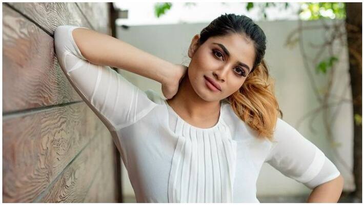 Bigg boss shivani pair with vijaysethupathi vikram movie Bigg boss shivani pair with vijaysethupathi vikram movie