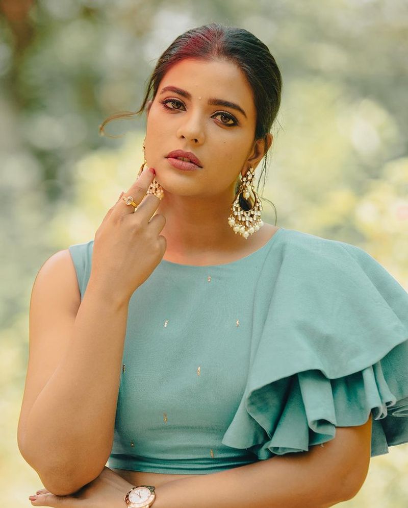 actress aishwarya rajesh latest green color dress hot photos