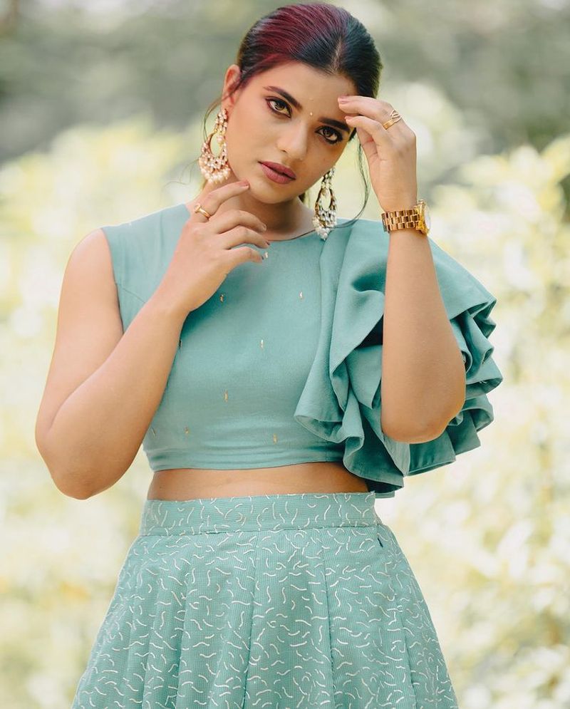 actress aishwarya rajesh latest green color dress hot photos