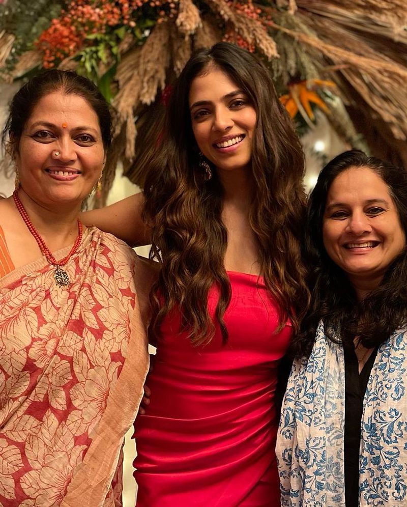 malavika mohanan hot birthday celebration viral photos