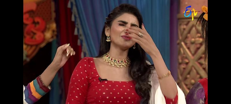 jabardasth varsha half saree hot photos fire on netizens pics mesmerizing