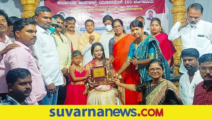 Suvarna news Anchor Journalist Bhavana nagaiah honoured with muddebihal-madhyama-ratna-award mah Suvarna news Anchor Journalist Bhavana nagaiah honoured with muddebihal-madhyama-ratna-award mah