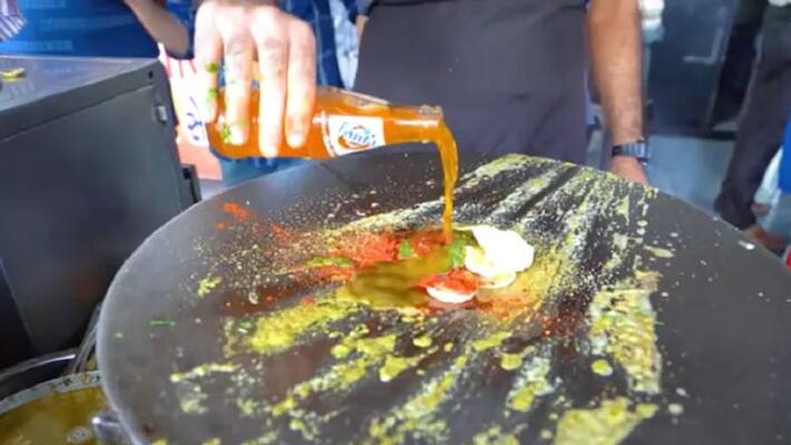 crazy video of omelette viral on social media crazy video of omelette viral on social media