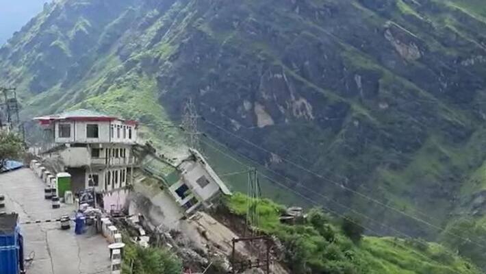 massive landslide in uttarakhand, hotel building collapsed massive landslide in uttarakhand, hotel building collapsed