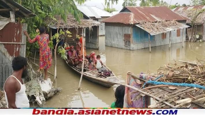 Heavy rains broke the dam flooded the Lalbagh subdivision area of Murshidabad RTB Heavy rains broke the dam flooded the Lalbagh subdivision area of Murshidabad RTB