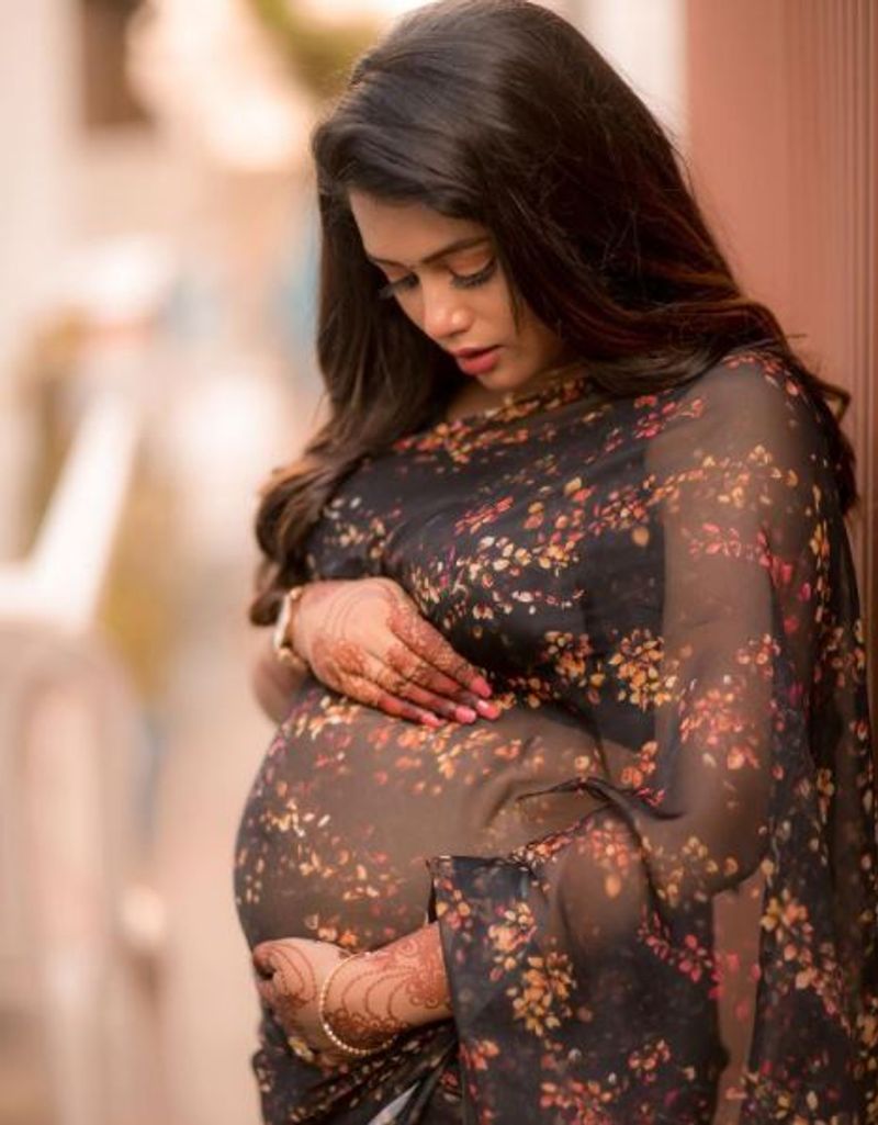 Actress Farina Azad pregnancy photoshoot vcs