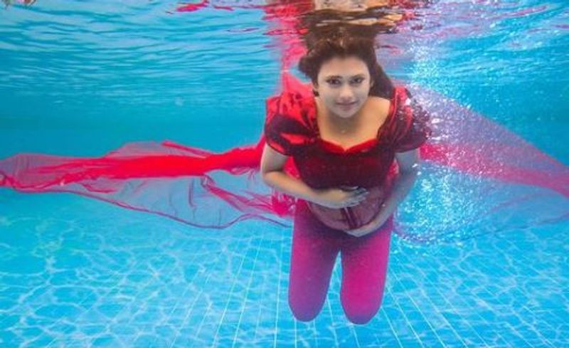 Actress Farina Azad pregnancy photoshoot vcs
