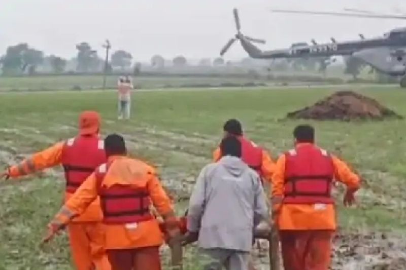 madhya pradesh heavy rains and flood rescue operation touching picture