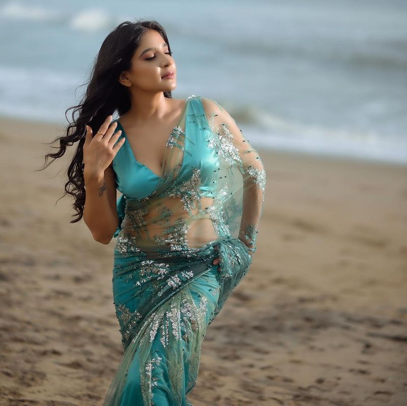 bigg boss fame sakshi agarwal hot sea site photo shoot going viral
