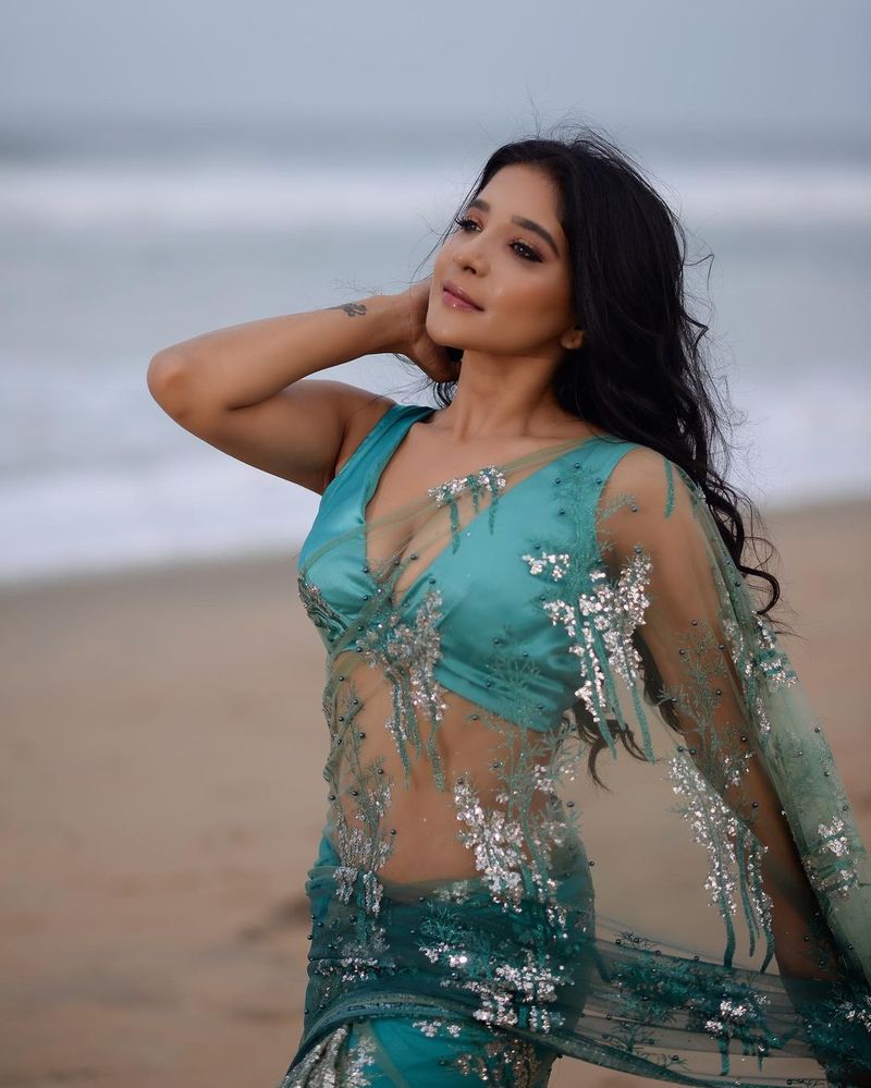 bigg boss fame sakshi agarwal hot sea site photo shoot going viral