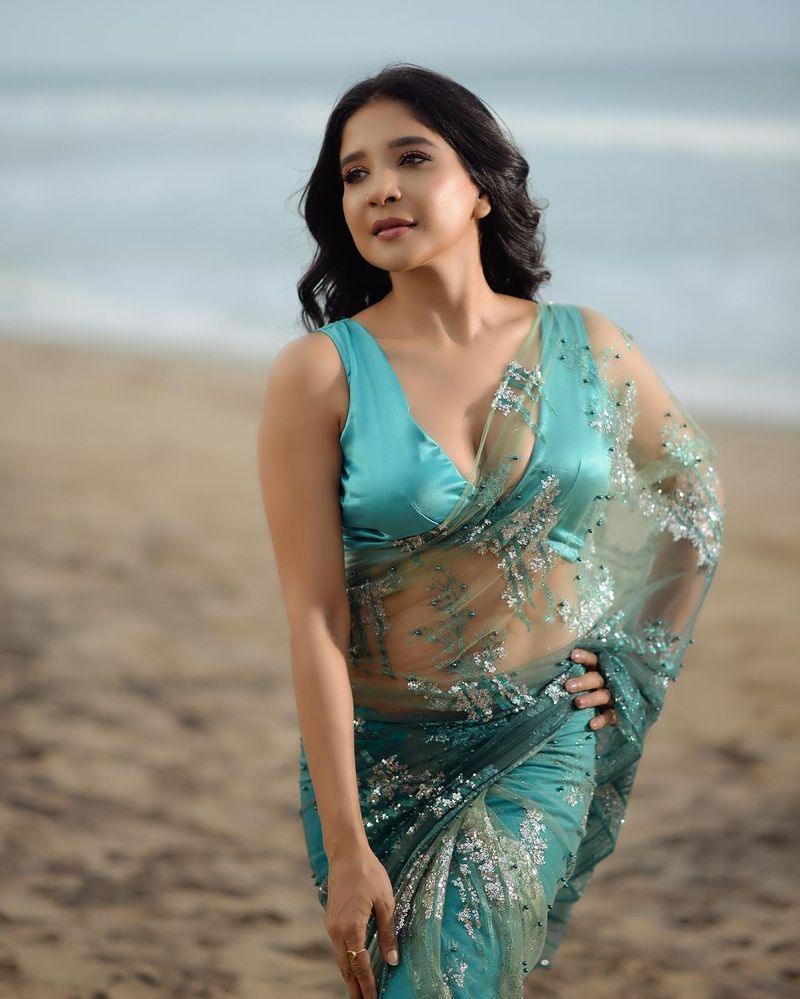 bigg boss fame sakshi agarwal hot sea site photo shoot going viral
