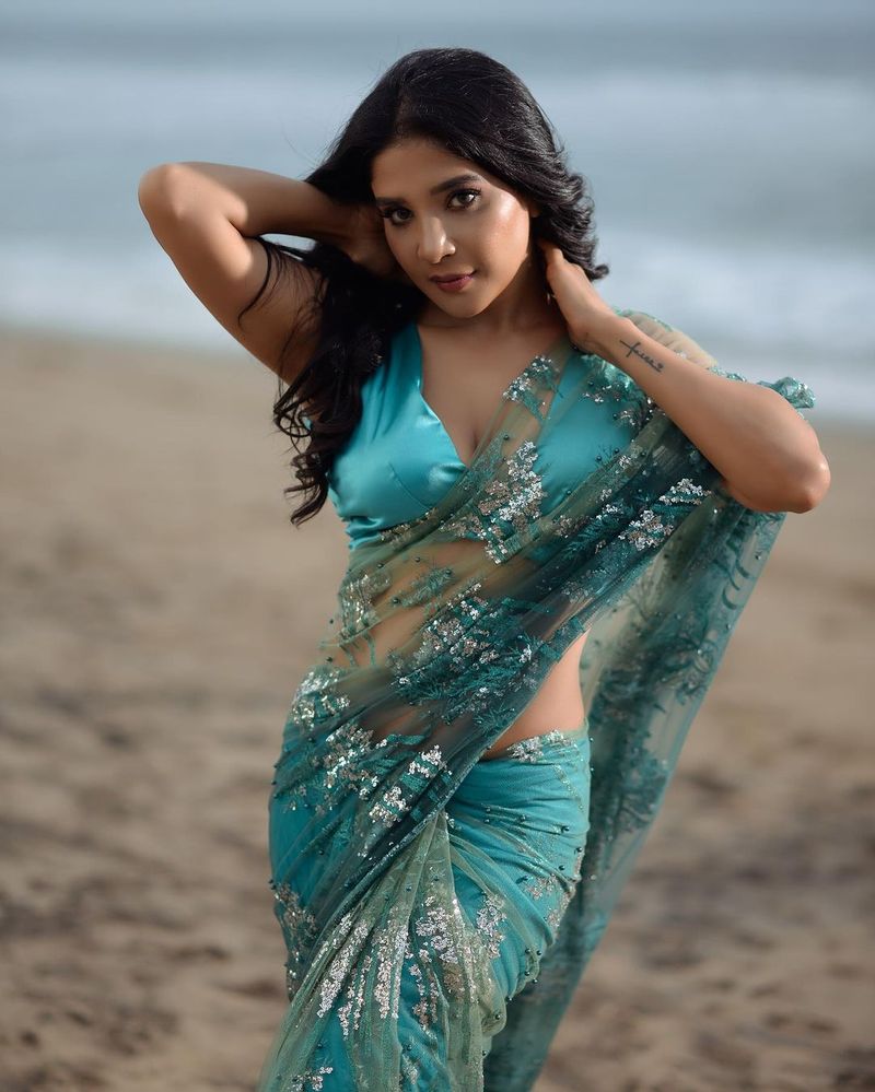 bigg boss fame sakshi agarwal hot sea site photo shoot going viral