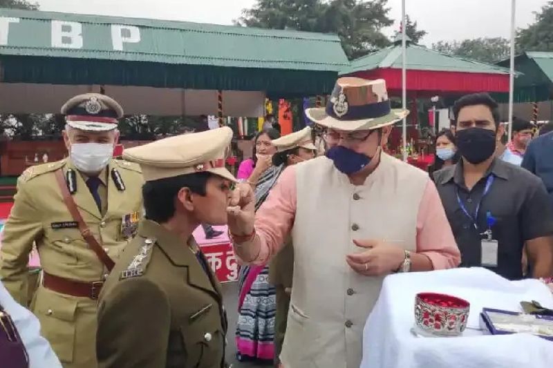 Dehradun inspector father salutes commander officer daughter in ITBP passing out parade