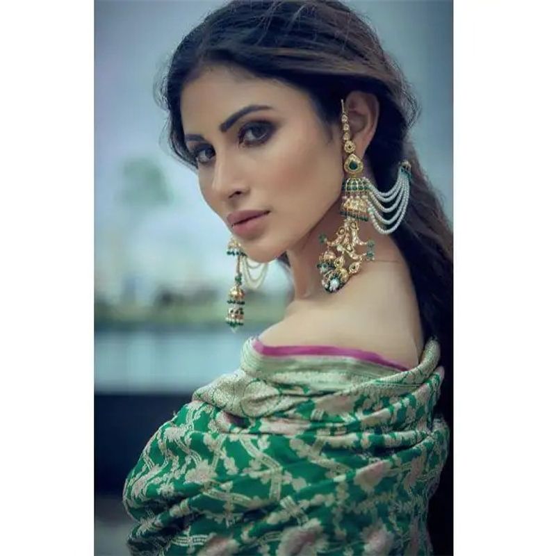 Did Mouni Roy forget her blouse draped in Bengali saree
