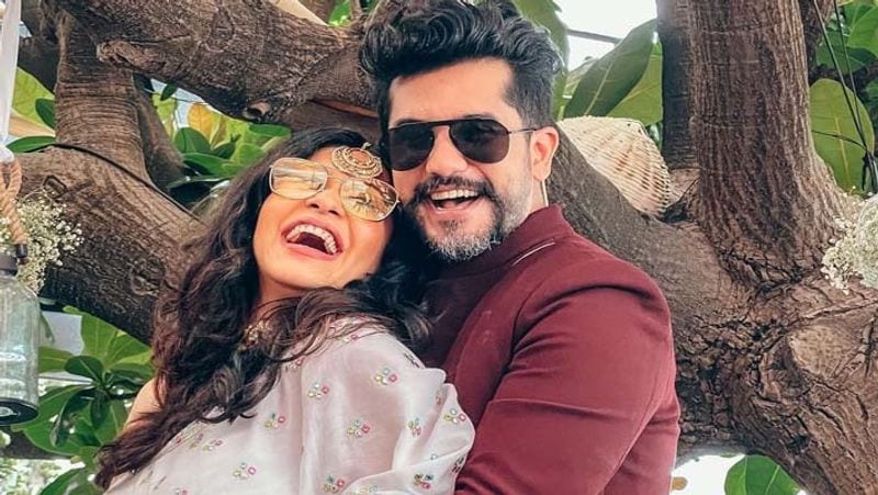pregnant kishwer merchant got romantic with husband Suyyash Rai at friends wedding