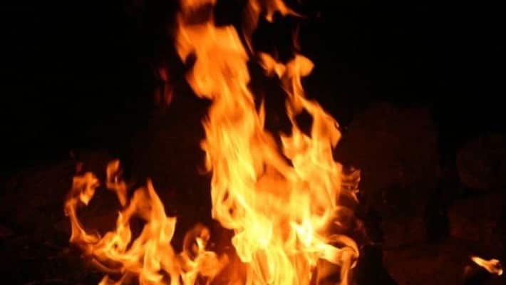 Woman from Uttar Pradesh Who Accused BSP MP of Rape Attempt Self Immolate Outside Supreme Court Woman from Uttar Pradesh Who Accused BSP MP of Rape Attempt Self Immolate Outside Supreme Court