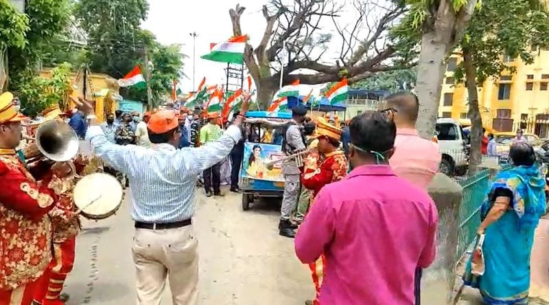 Shuvendu Soumen face off on Quit India Movement day in Tamluk bmm