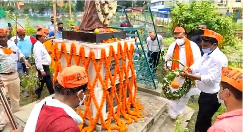 Shuvendu Soumen face off on Quit India Movement day in Tamluk bmm