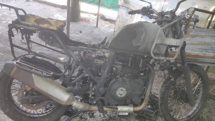 bike which was kept near the house caught fire bike which was kept near the house caught fire