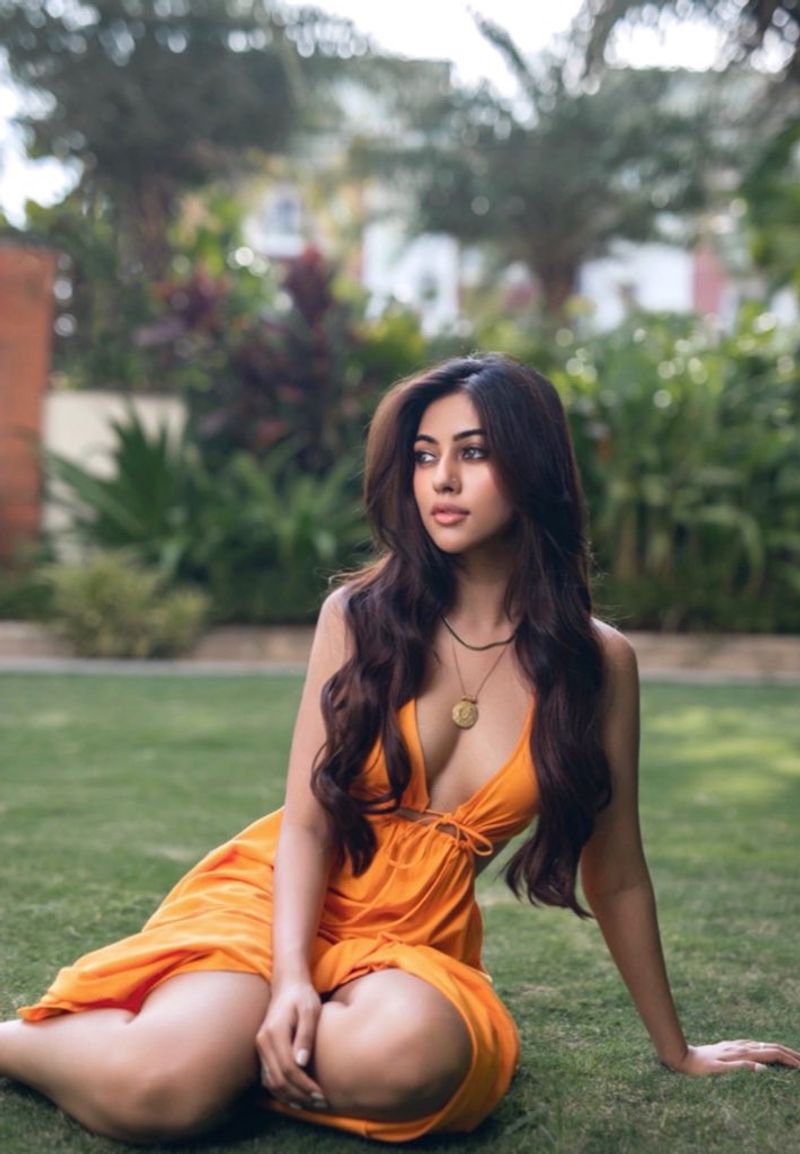 Famous heroine hot photo shoot going viral