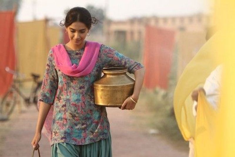 Remember Sonam Kapoor's role in Farhan Akhtar's Bhaag Milkha Bhaag? Her fee for the film will shock you RCB