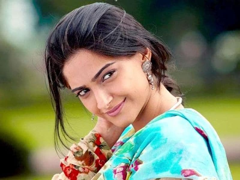 Remember Sonam Kapoor's role in Farhan Akhtar's Bhaag Milkha Bhaag? Her fee for the film will shock you RCB