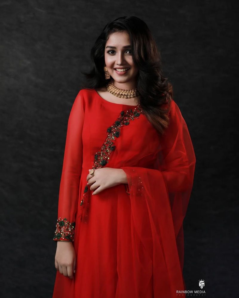 ajith movie child artist anikha surendran very short dress latest photos