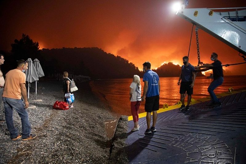 Wildfires spread over five continents