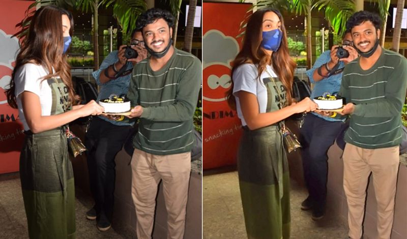 Celebs Spotted, Kiara Advani gets gift from fans, Sara Ali Khan seen in shorts