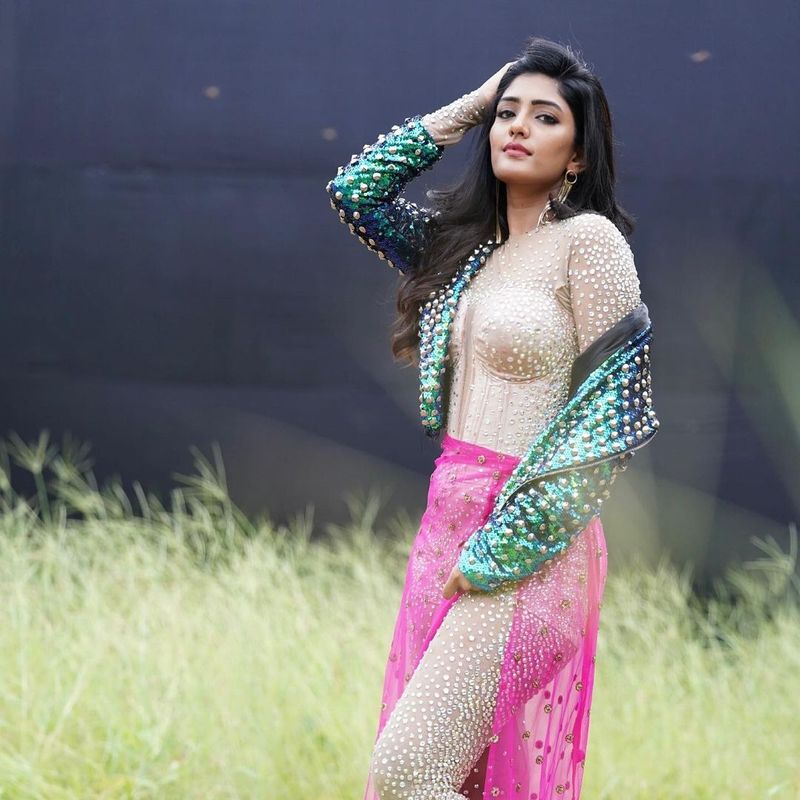 Ravishing beauty eesha rebba mind blowing photo shoot hot pics goes viral