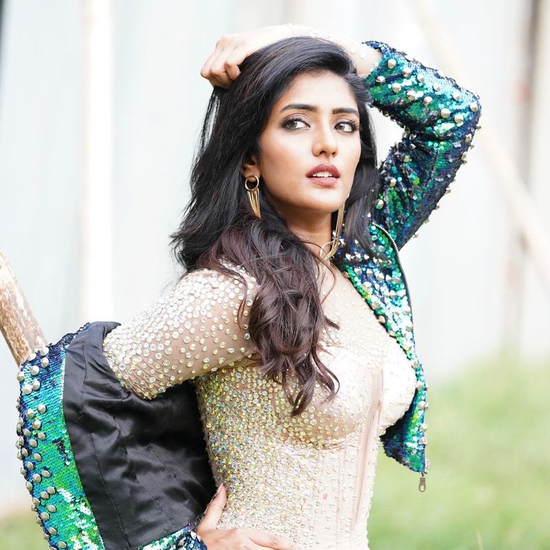 Ravishing beauty eesha rebba mind blowing photo shoot hot pics goes viral