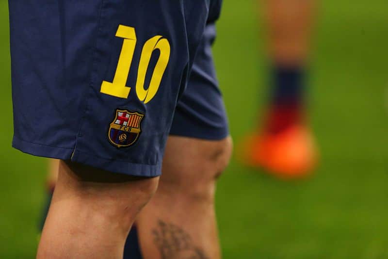 Neymar offer No 10 jersey to Messi,Fans eagerly waiting Lionel Messi shirt number in PSG