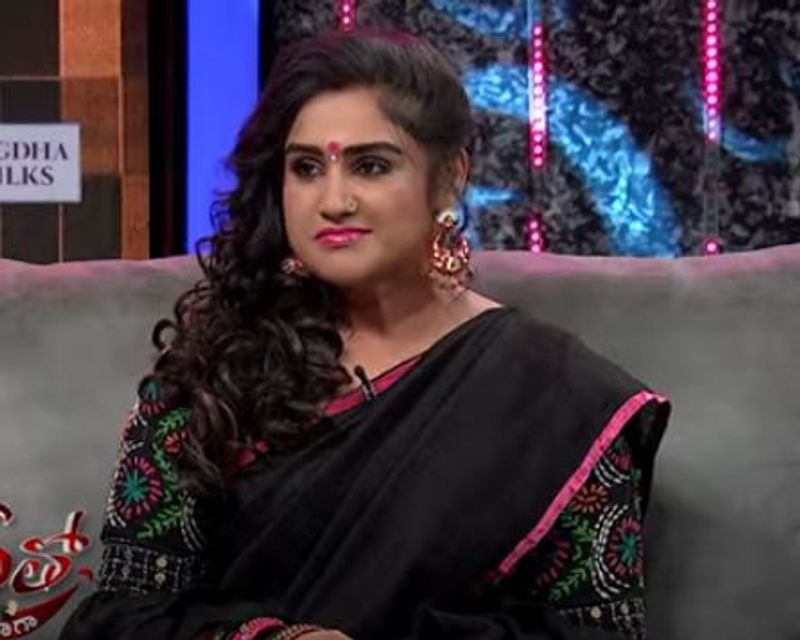i am big fan of ntr desire act with him revealed sensational actress vanitha vijay kumar