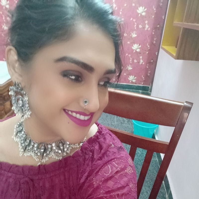 i am big fan of ntr desire act with him revealed sensational actress vanitha vijay kumar