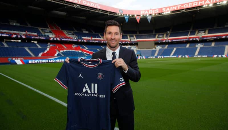 Paris Saint-Germain Sports Gold Numbers on Jersey to Honor Messi's 7th  Ballon D'Or – SportsLogos.Net News