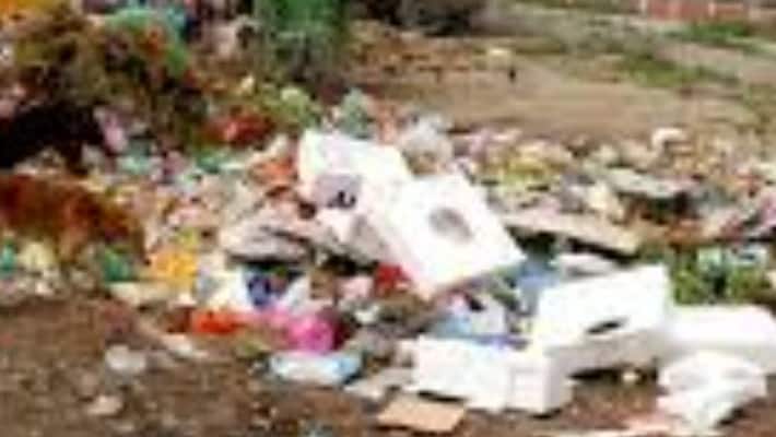 waste dumbed in highway natives protest in muvattupuzha waste dumbed in highway natives protest in muvattupuzha