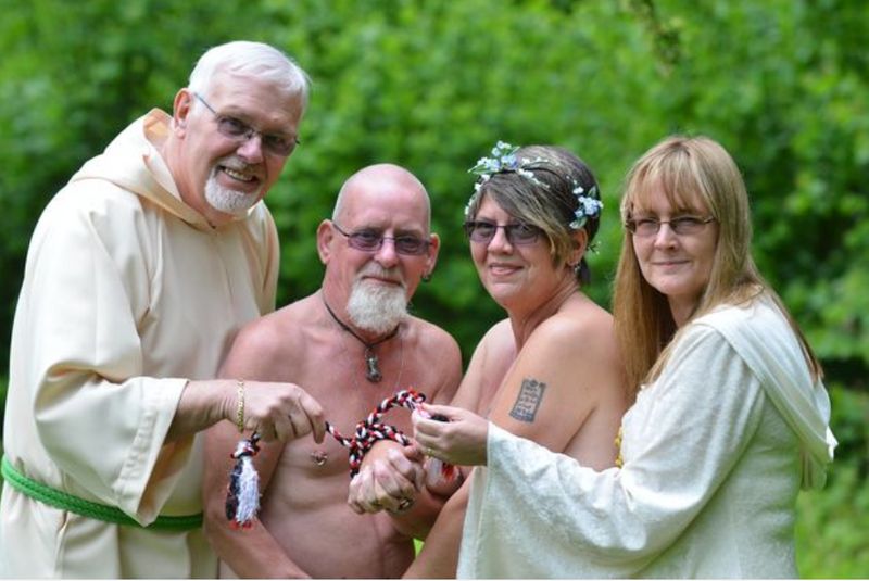 naturist couples who live without cloths