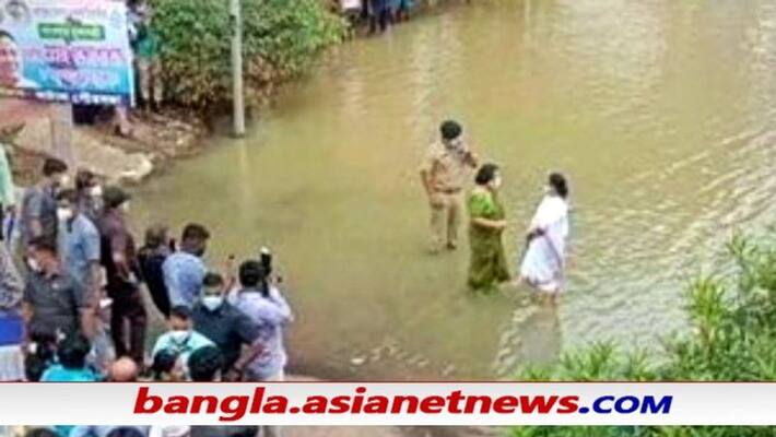Netigen claims to expose Mamata Banerjee's Ghatal photoshoot while on flood visit ALB Netigen claims to expose Mamata Banerjee's Ghatal photoshoot while on flood visit ALB