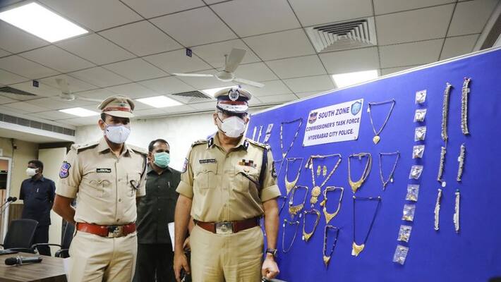 hyderabad police arrests ornaments thief, seized worth 18 lakhs jewels hyderabad police arrests ornaments thief, seized worth 18 lakhs jewels