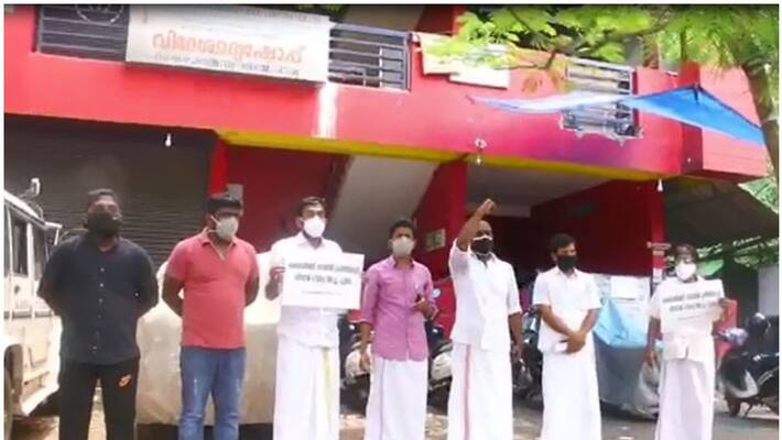 bevco store working in guruvayoor covid containment Zone; Protest to shut down bevco store working in guruvayoor covid containment Zone; Protest to shut down